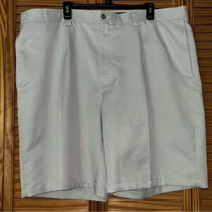Van Heusen Pleated Tan‎ Shorts Size 44